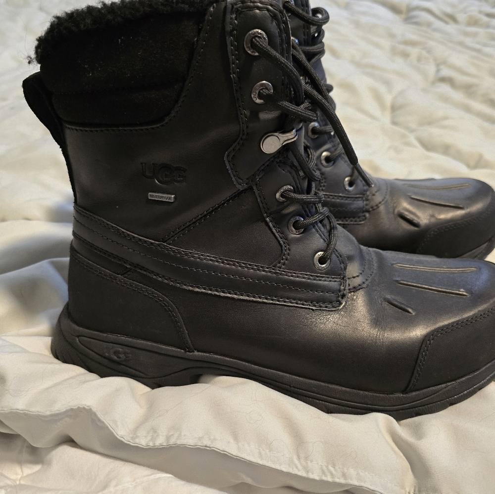 UGG Mens Felton Boot, size 10.5